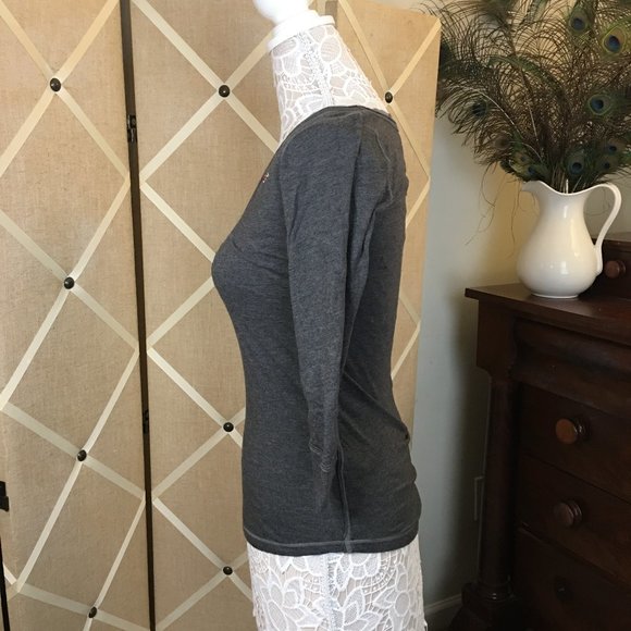 Hollister Quarter Length Shirt - Picture 3 of 9